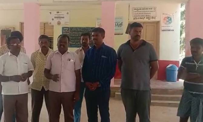 ಮುಖ್ಯ ಶಿಕ್ಷಕಿಯನ್ನು ಶಿಕ್ಷಣಾಧಿಕಾರಿಯ ಕಚೇರಿಗೆ ನಿಯೋಜನೆ. ವಿದ್ಯಾರ್ಥಿಗಳ ಪೋಷಕರಿಂದ ಪ್ರತಿಭಟನೆ...!!!!